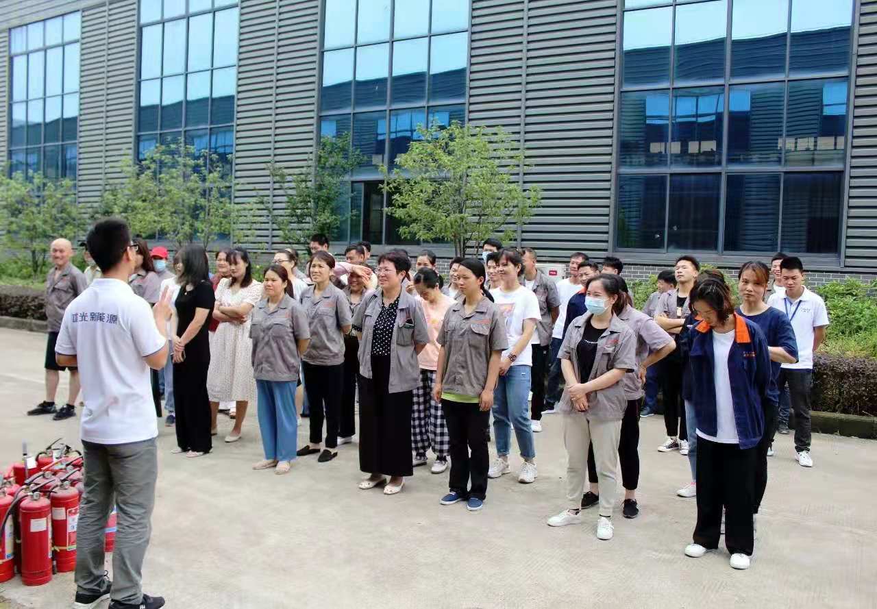 清静第一 常备无患 特雷斯组织员工开展逃生及消防灭火预案演练